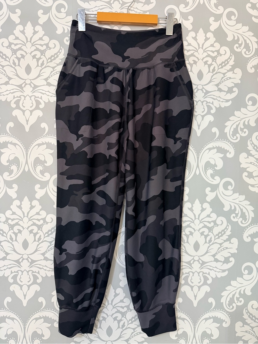 💫2/$25 • Old Navy Active Gray Camo High-Waisted PowerSoft 7/8 Joggers
